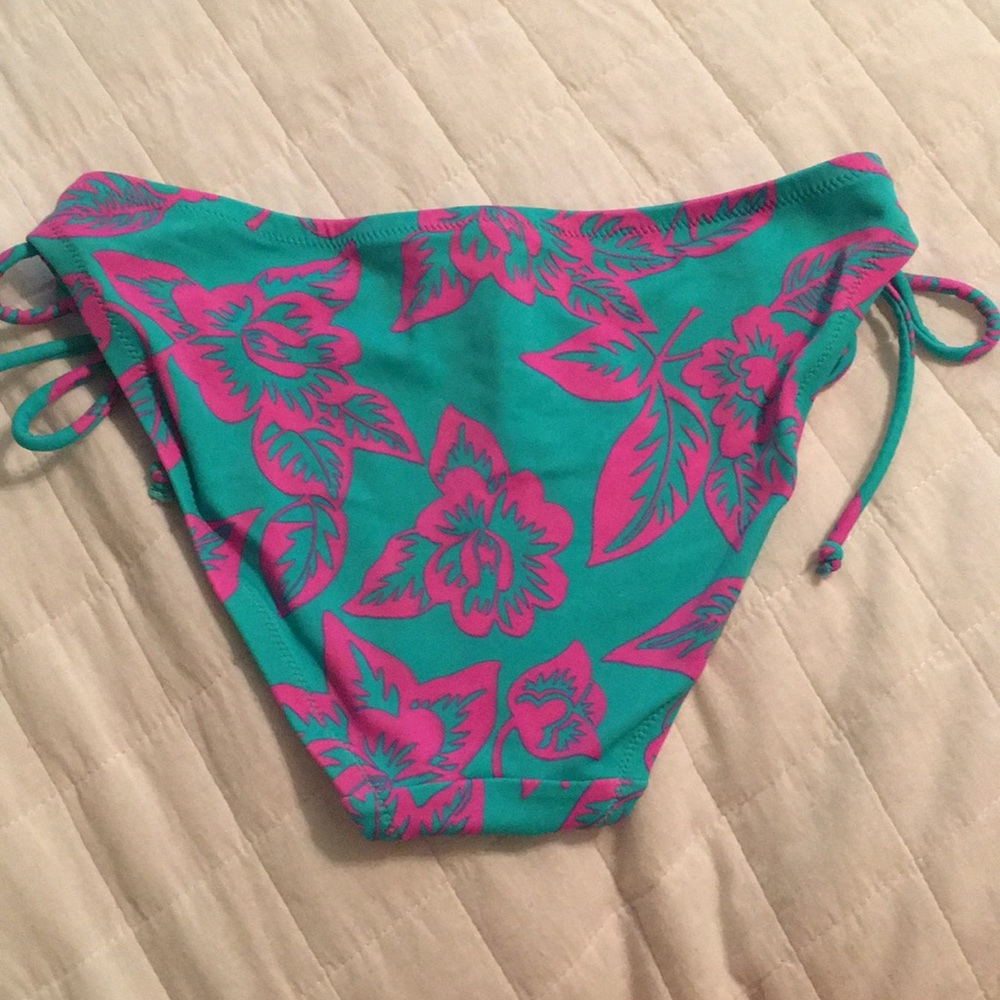 VS String Bikini - Picture 4 of 4